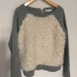 Fashionable sweatshirt